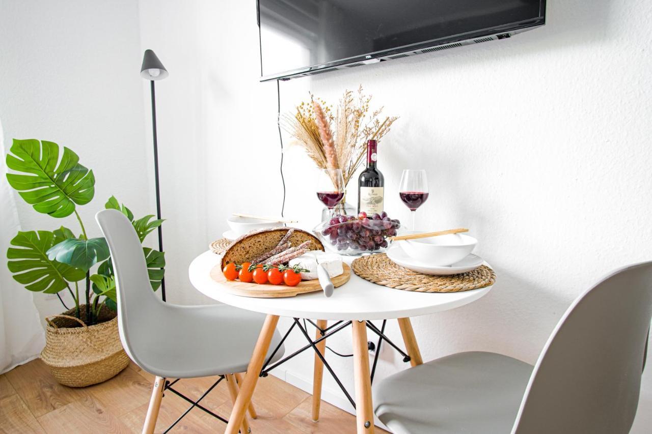 Homefy Studio Heaven - Self Check-In - Free Parking - Elevator Essen Luaran gambar